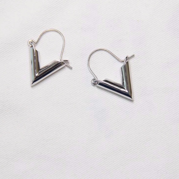 Fine Silver- Triangle Leverback Earrings - Picture 4 of 7